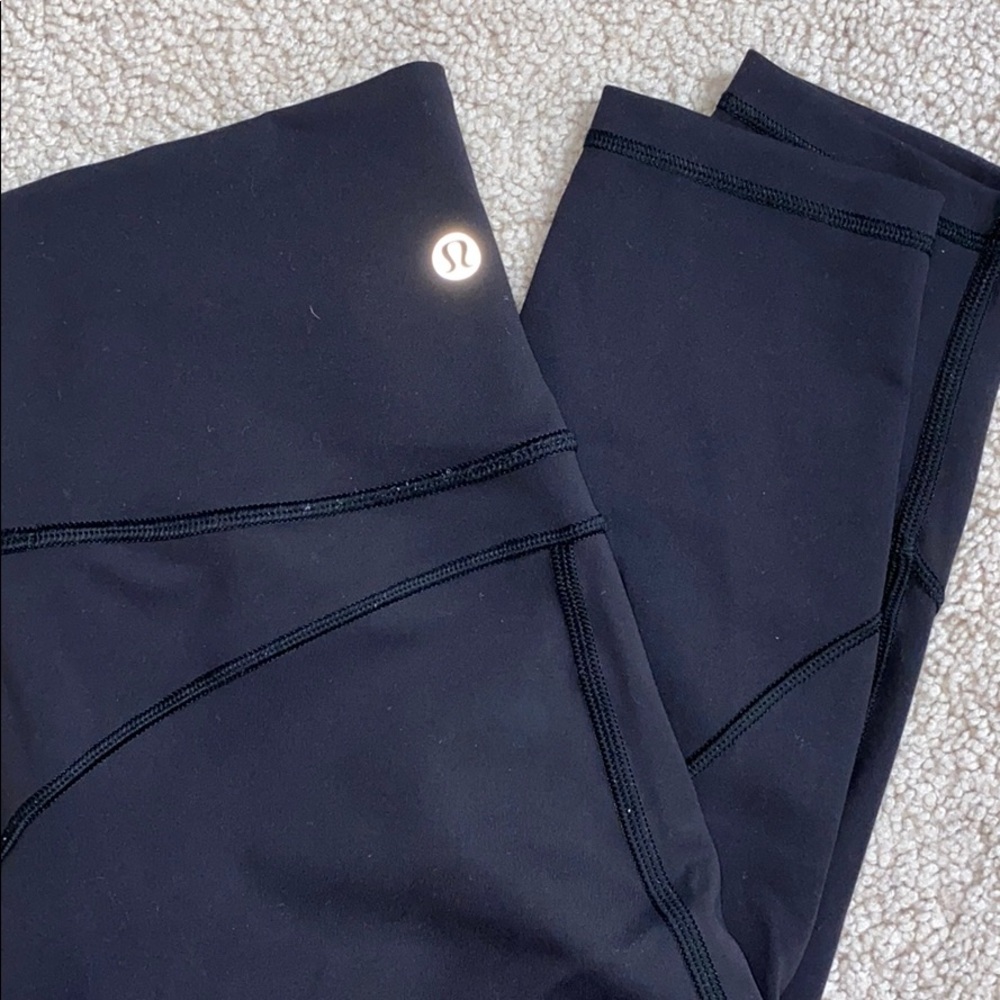 Lululemon In Movement Leggings 25”, size 4